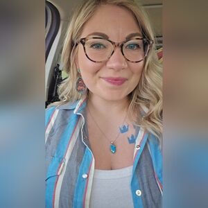 Meet your Posher, Elizabeth